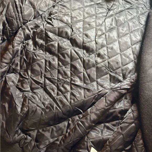 Wayne Gretzky Signed Roots Jacket CHL– “Cherry vs. Orr” Edition (2000) - Picture 12 of 15